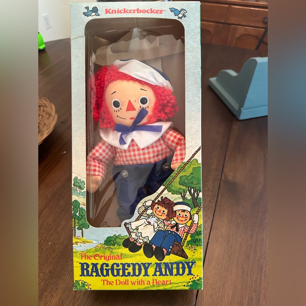 Vintage 1979 Knickerbocker Raggedy Andy Doll in box (packaging has been opened)